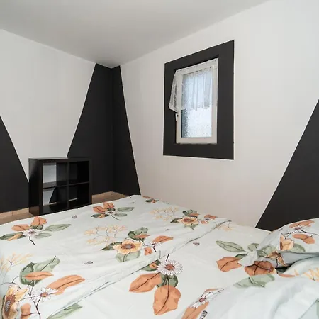 아파트 2 Bedroom Cozy In 벤코바츠