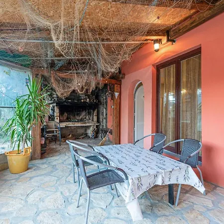 Apartment 2 Bedroom Gorgeous In *