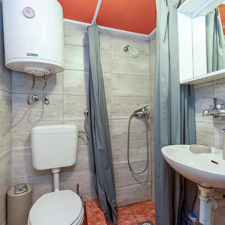 2 Bedroom Gorgeous In Apartment