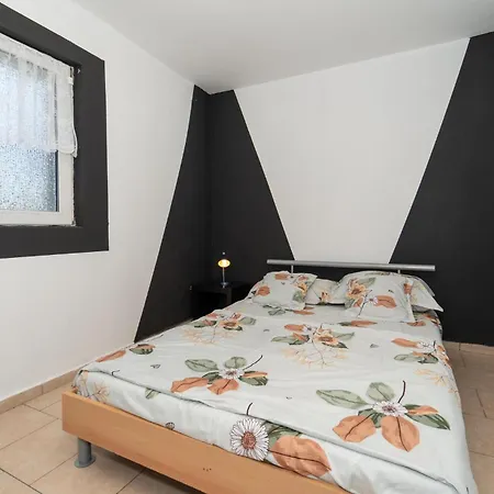2 Bedroom Gorgeous In Apartment *